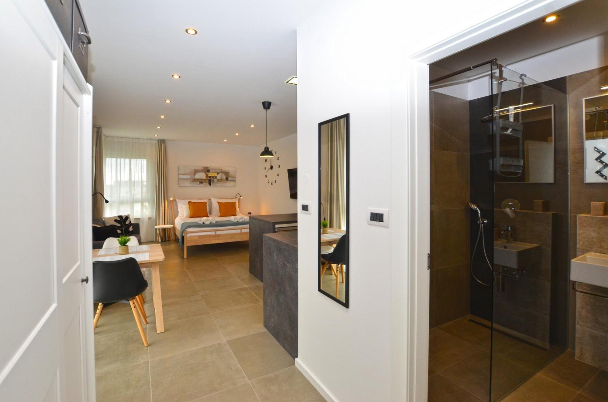 Black & White Apartment Bale