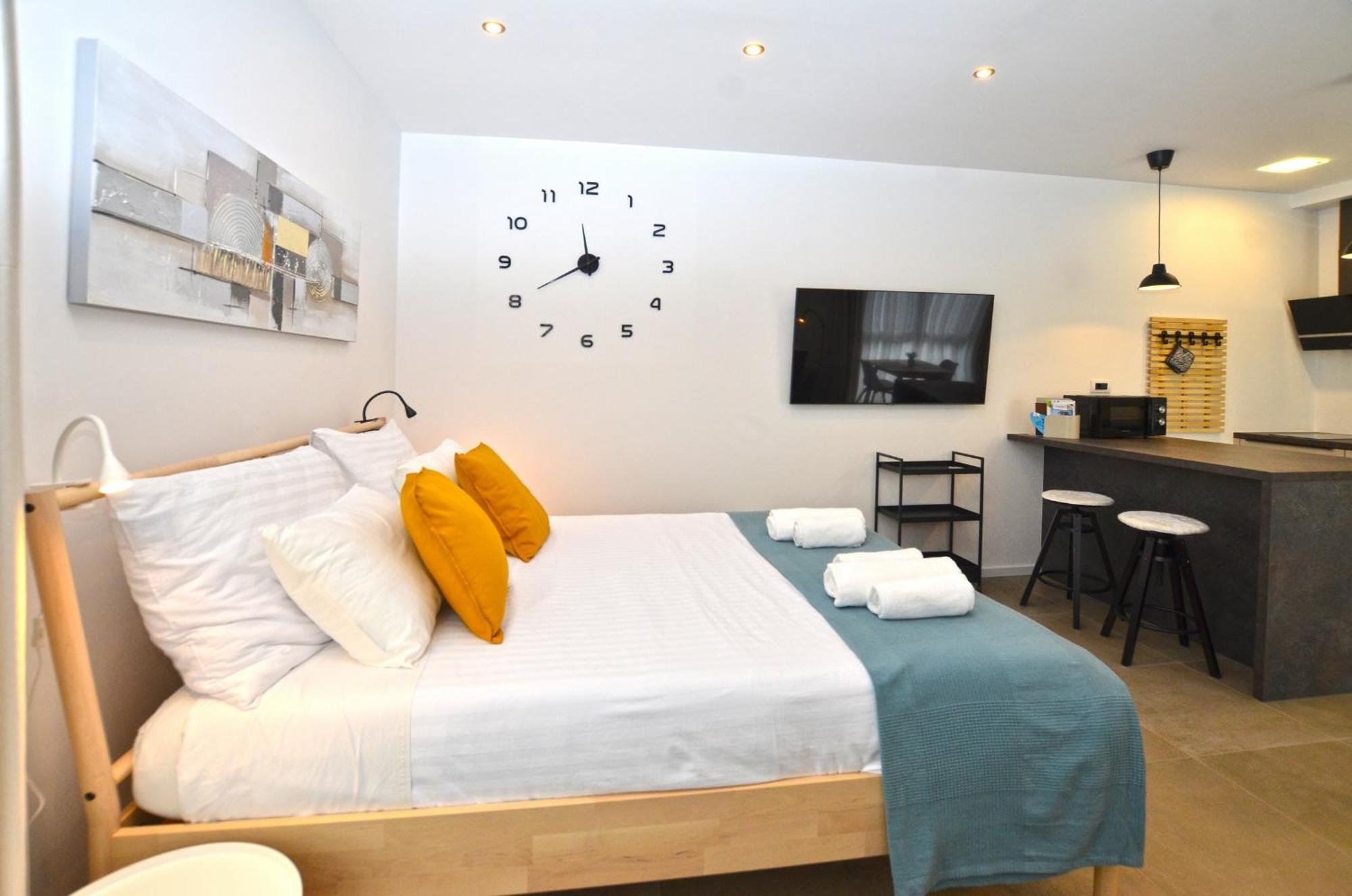 Black & White Apartment *