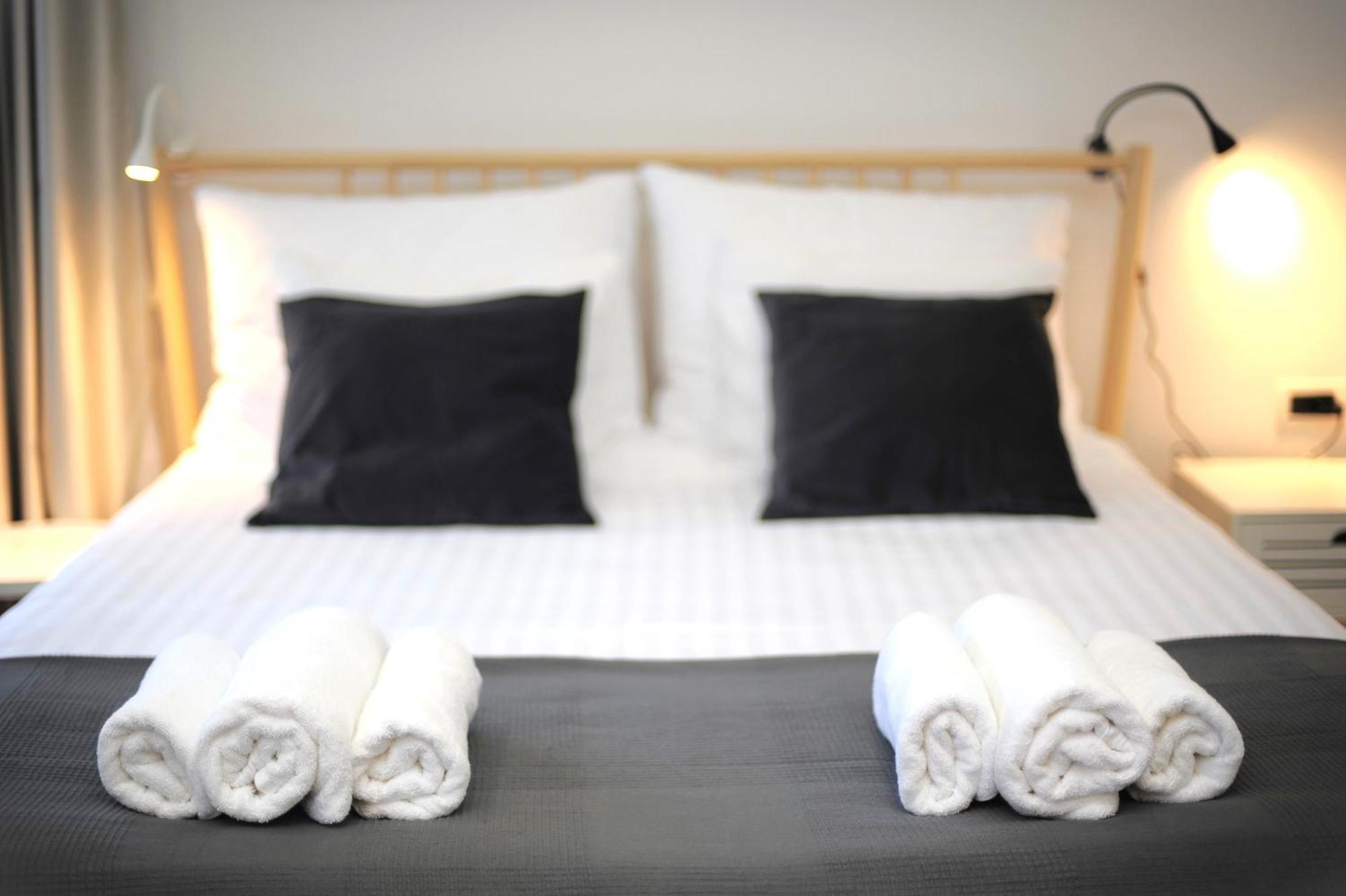 Black & White Apartment *